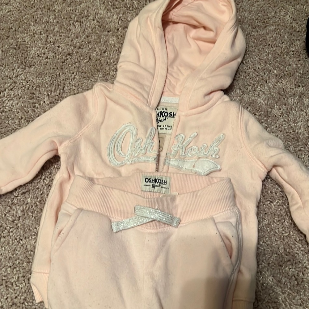 Oshkosh set for 6-9m girl